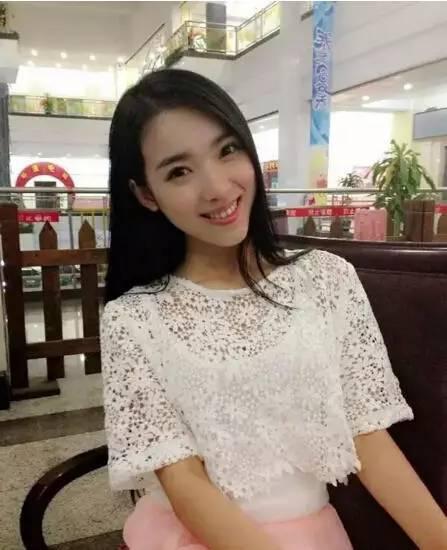 天津校花吃瓜,瓜果飘香，甜蜜一夏