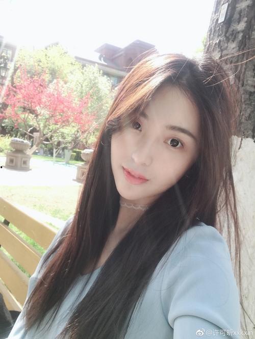 天津校花吃瓜,瓜果飘香，甜蜜一夏