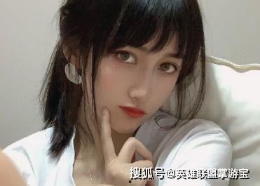 吃瓜事件四女,四女生吃瓜事件引发的热议与反思”