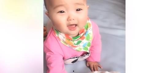 萌娃吃瓜场面,萌态百出，萌化人心