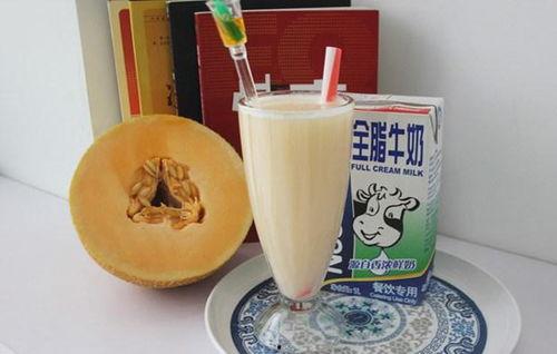 哈密瓜苹果牛奶一起吃,营养美味新体验