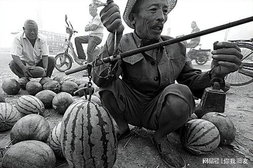 洛阳吃瓜保安,见证街头奇闻，揭秘城市生活百态