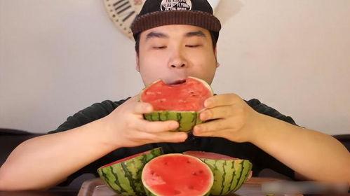 中国网友吃瓜乌克兰,中国网友“吃瓜”热议，揭秘背后真相