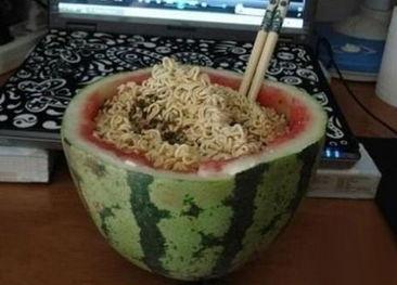 在校园里吃瓜,揭秘校园里的那些“秘密”