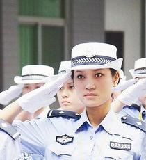 漂亮女警花吃瓜,揭秘警界花旦的日常生活趣事