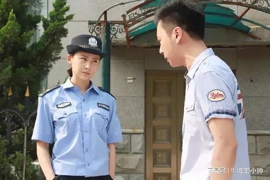 漂亮女警花吃瓜,揭秘警界花旦的日常生活趣事
