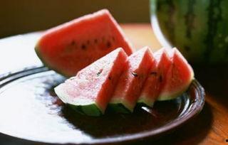 海南吃瓜放盐,吃瓜不忘放盐，独特风味揭秘